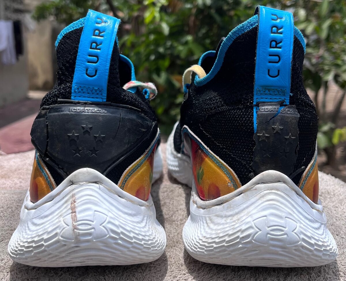 Under ArmourCurry 8 'Feel Good