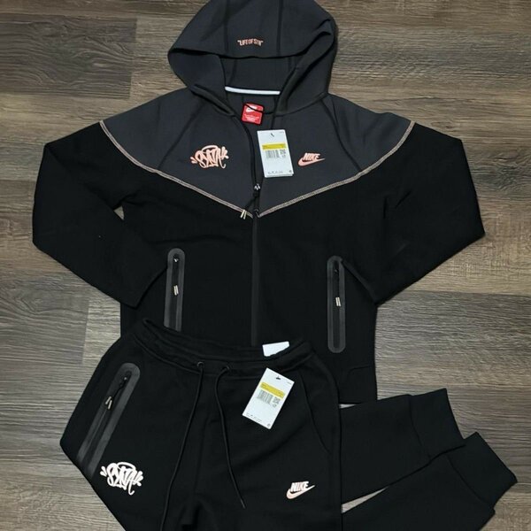 Ensemble de survêtement moderne