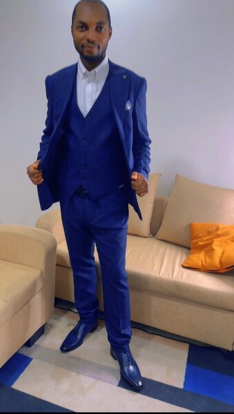 Costume trois pièces bleu marine pour homme