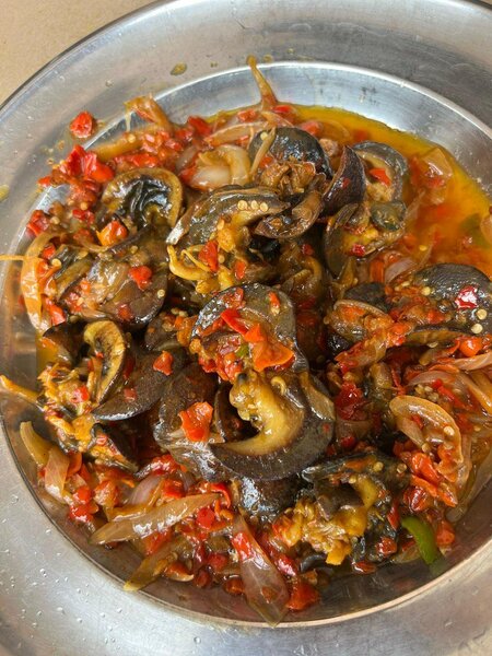 Escargots épicés en sauce