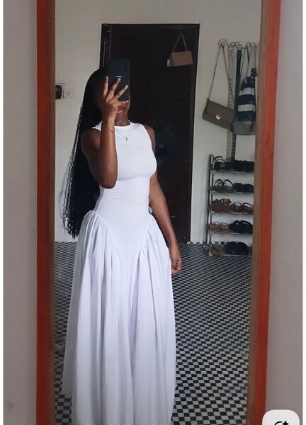 Robe blanche élégante pour femmes