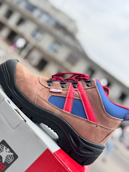 Chaussures de sécurité résistantes