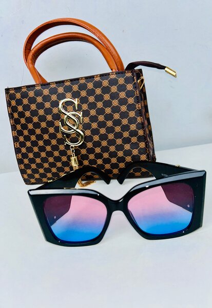 Sac et lunettes de soleils