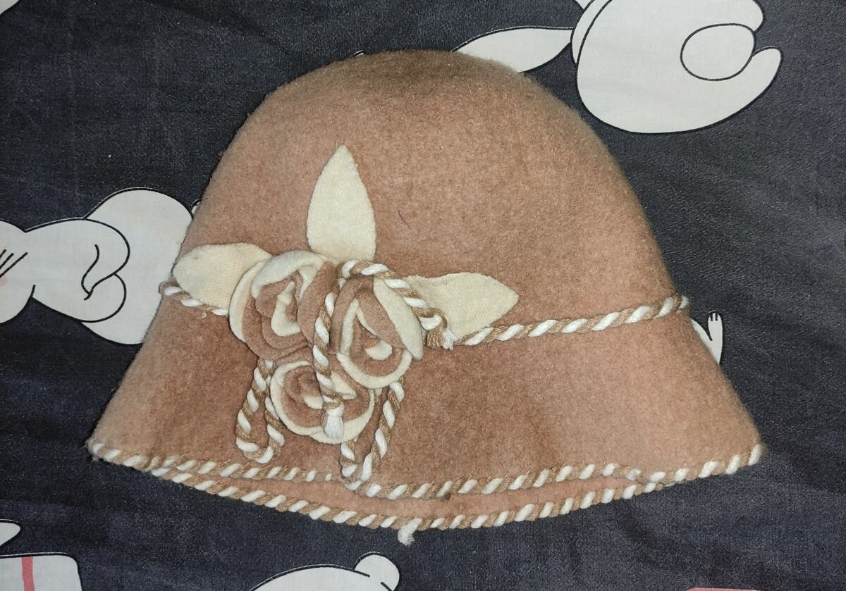 Шляпка фетровая