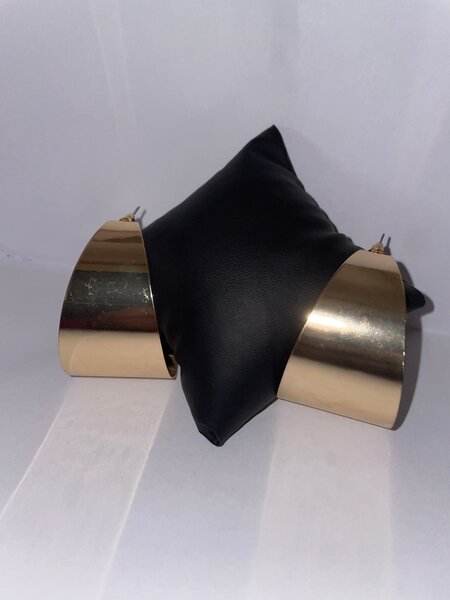 Boucles d'oreilles dorées élégantes