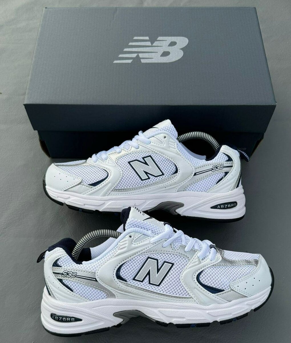 UNE CHAUSSURE NEW BALANCE ORIGINALE
