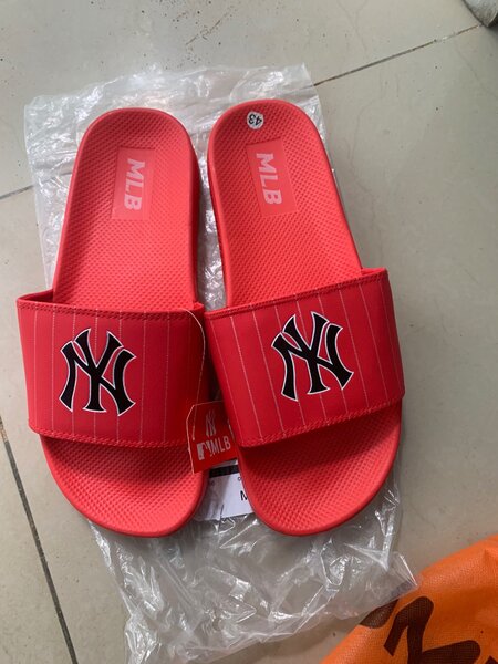 Claquettes rouges MLB confort