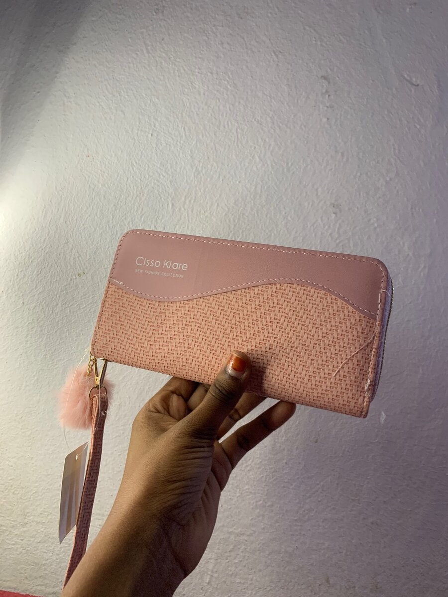 Portefeuille élégant avec pompon