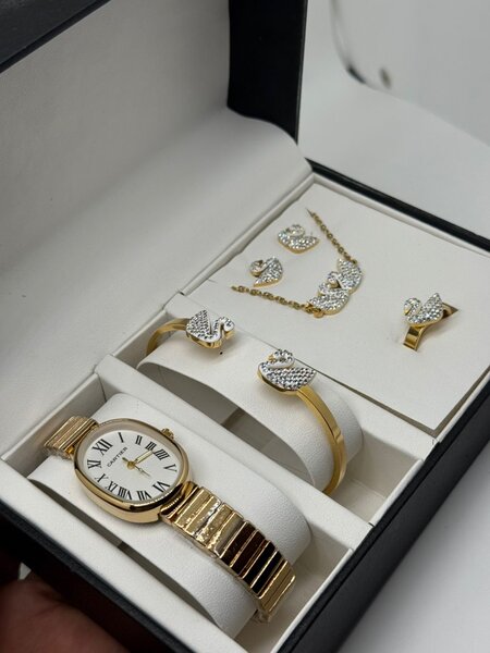 Ensemble Montre et Bijoux Élégant