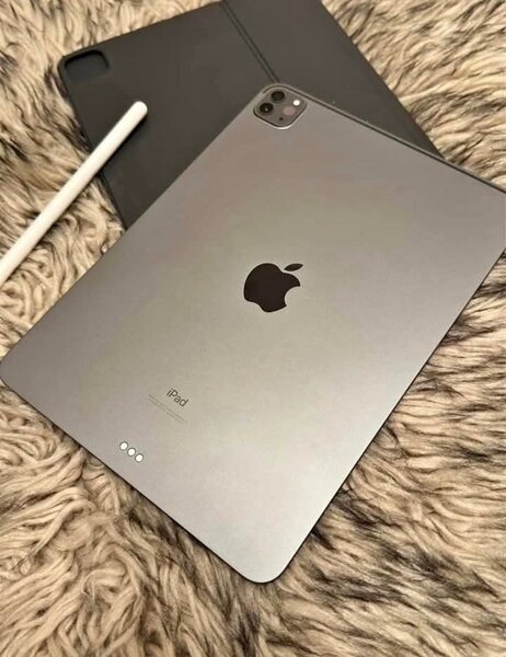 UK USED  APPLE  IPAD 1TB