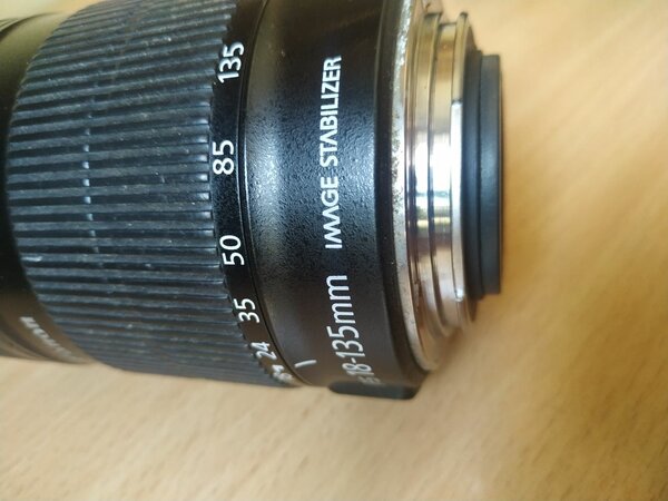Объектив Canon 18-135 мм IS с оптическим стабилизатором