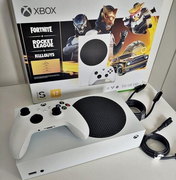 Xbox Series S 512 Go avec manette et accessoires
