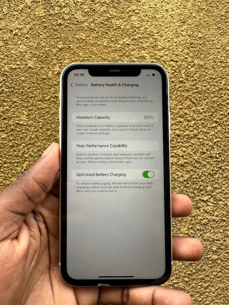 IPHONE 11 SIMPLE 64 G QUASI NEUF COLIS IMPORTER