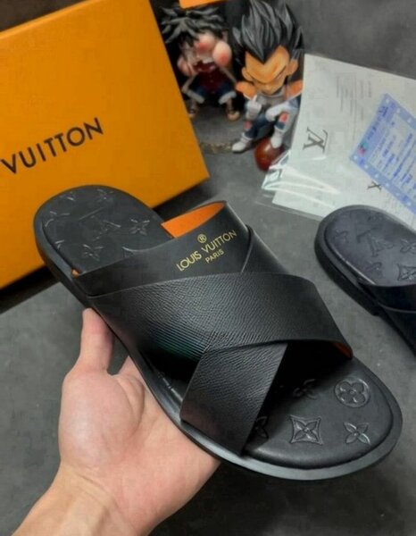 Luis Vuitton slippers