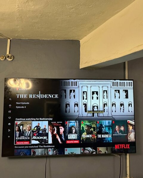 SAMSUNG 70 Inches 4K UHD Smart