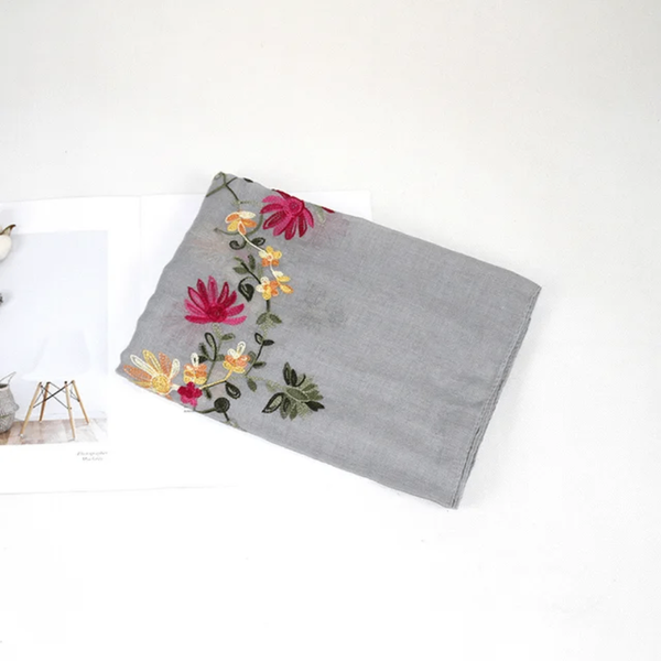 Echarpe en coton toile brodée