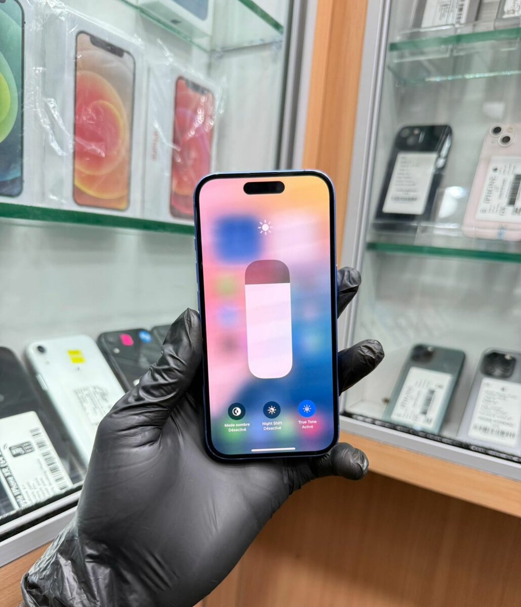 iPhone 16. 128Go tout est dor