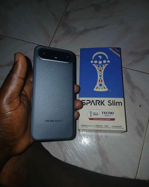 Smartphone Tecno Spark Slim