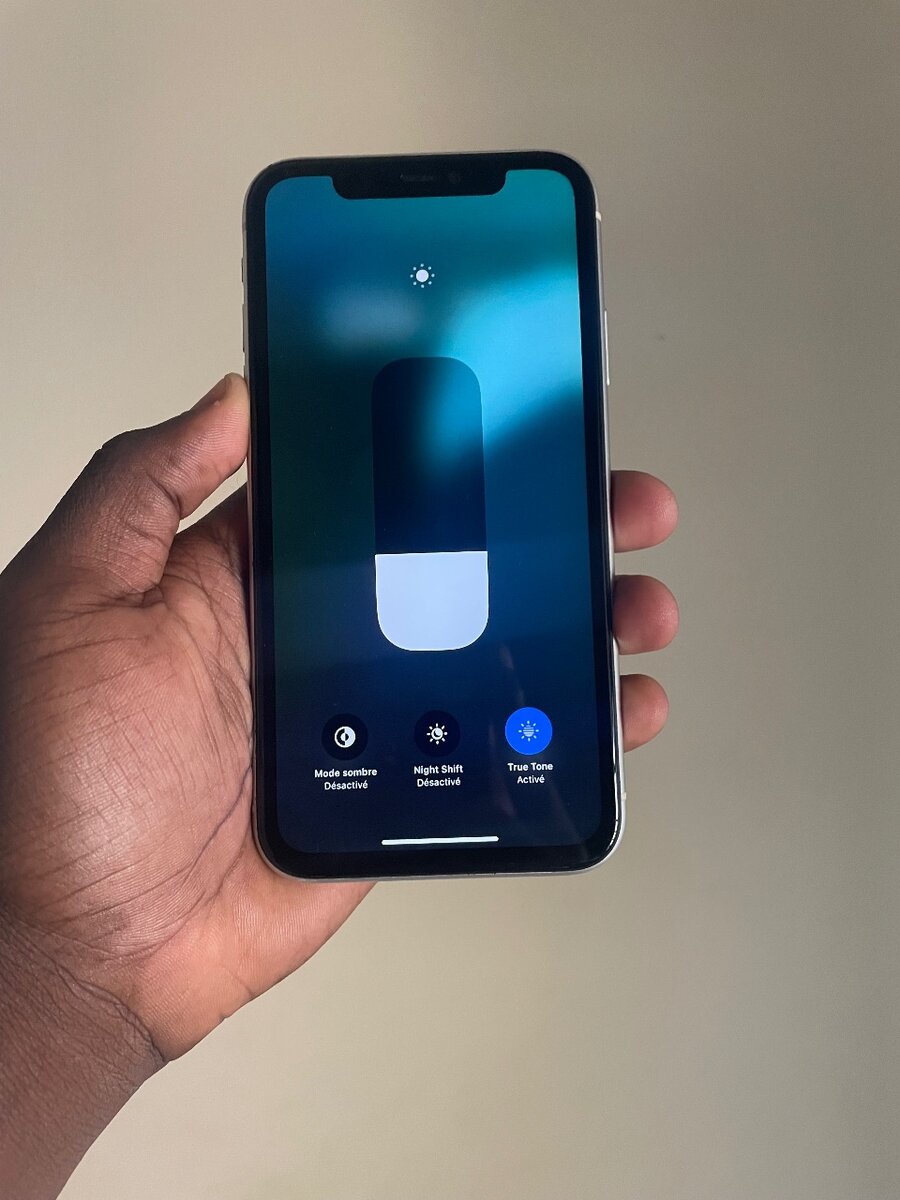 iPhone 11 64go quasi neuf 105.000