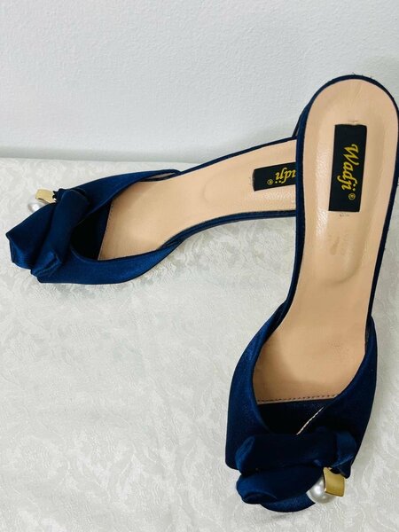 Talons bleus élégants