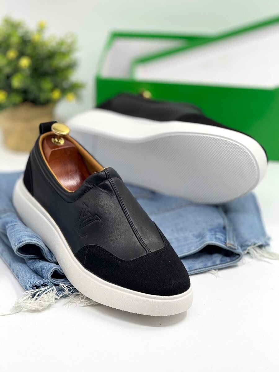 LOUIS VUITTON EASY WEAR BLACK AND WHITE