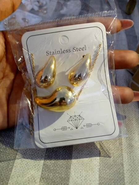 Bijoux en acier inoxydable élégants