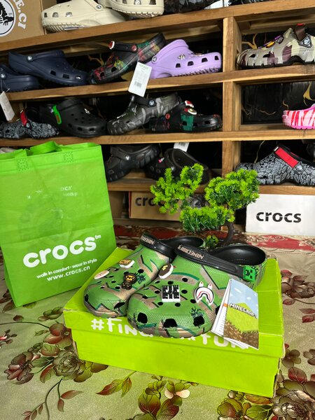 NOUVEAU CROCS MINE CRAFT