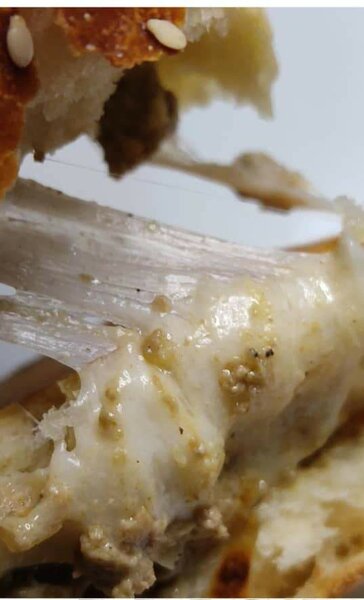 Petits pains farcis au fromage fondant