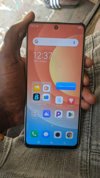 Tecno camon 19 128 giga ram 4 avec le carto
