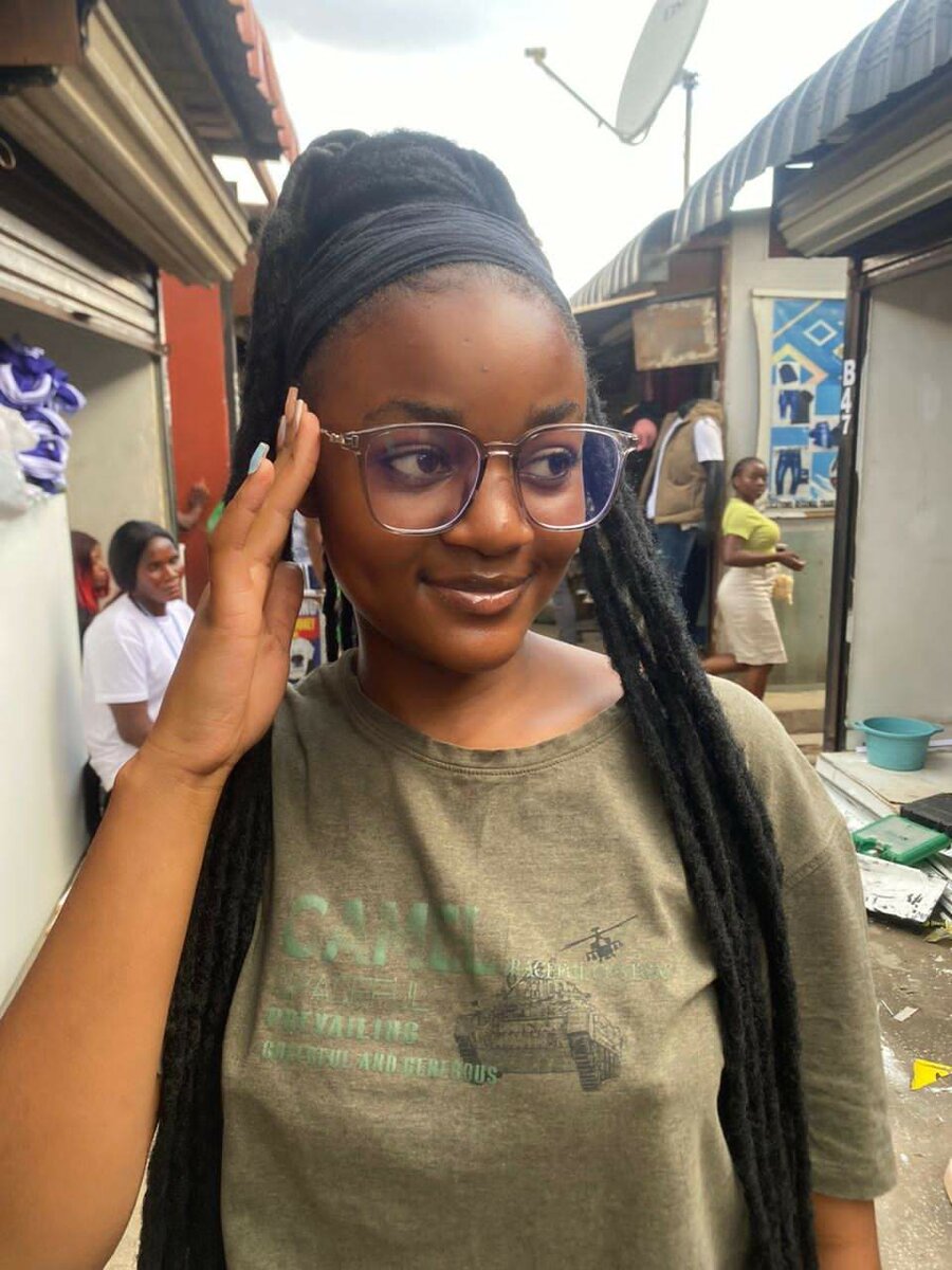 Anti blue light blocking eyeglasses