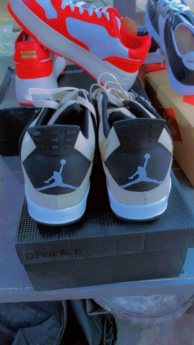 Baskets en cuir blanc et noir