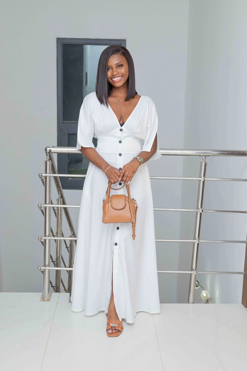 Robe élégante à boutons femme