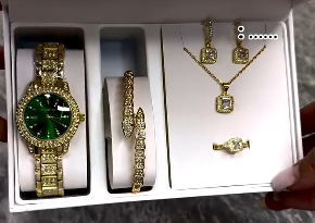 Комплект с наручными часами для женщин