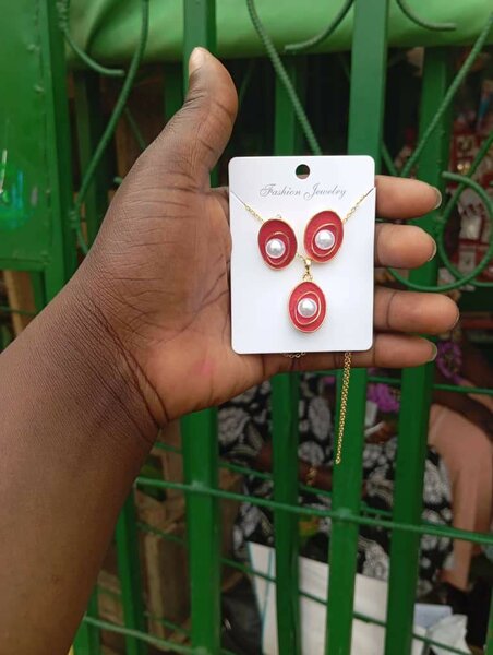 Ensemble de bijoux rouge élégant