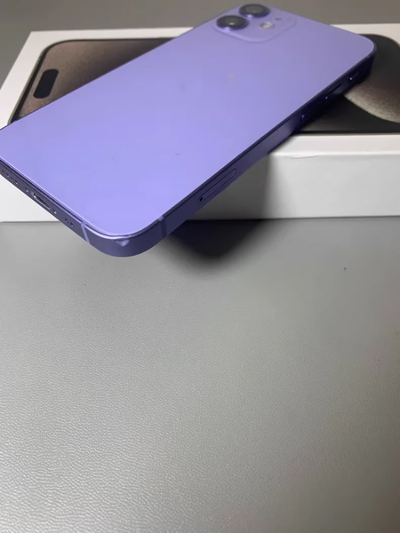 Apple iPhone 12 violet