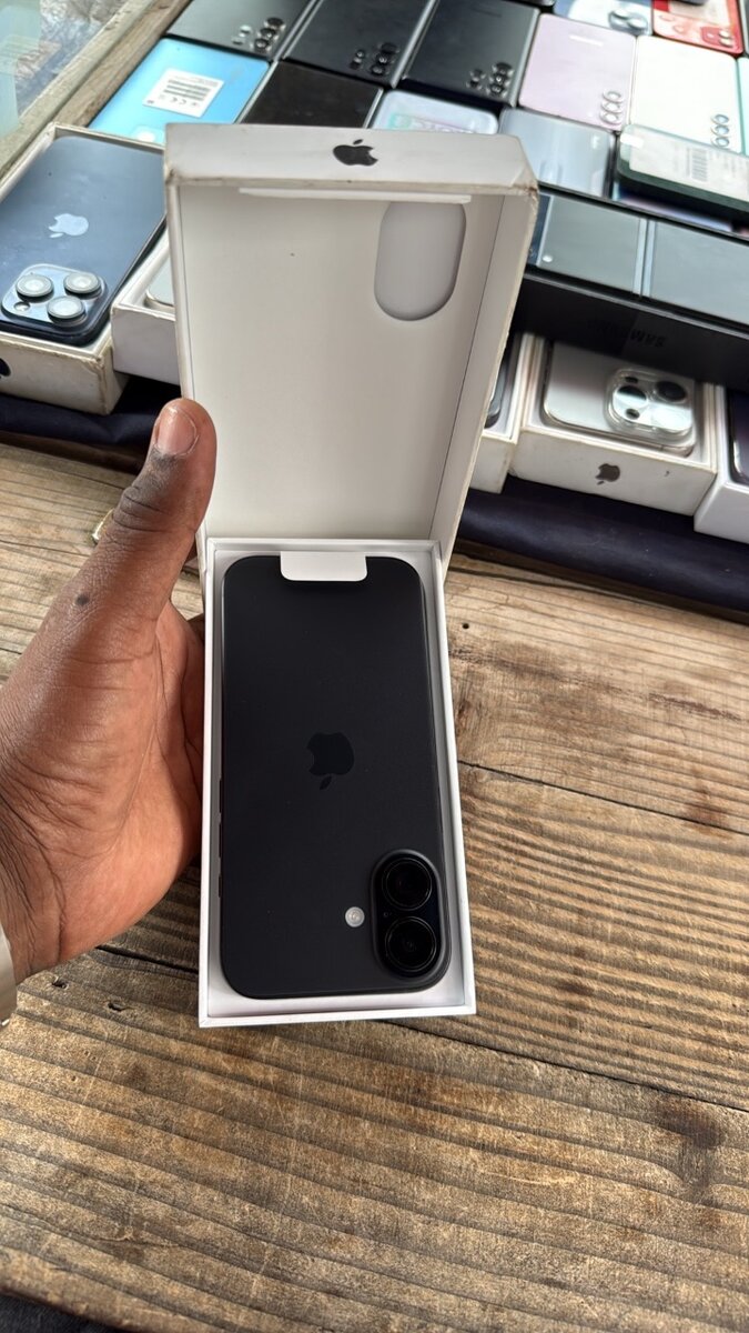 iPhone 16 simple 128Go propre