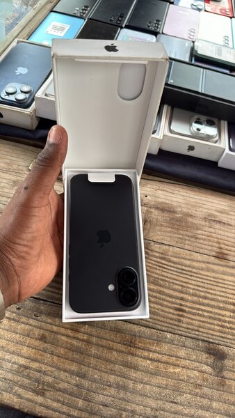 iPhone 16 simple 128Go propre