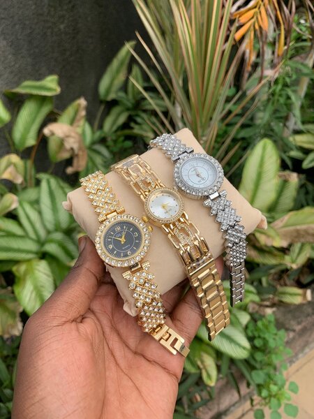 Montres Élégantes en Cristal