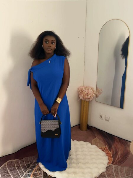 Robe élégante asymétrique