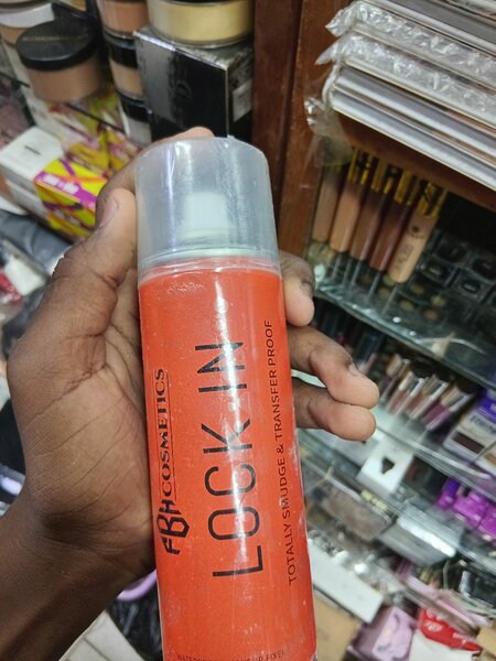 Spray fixateur de maquillage