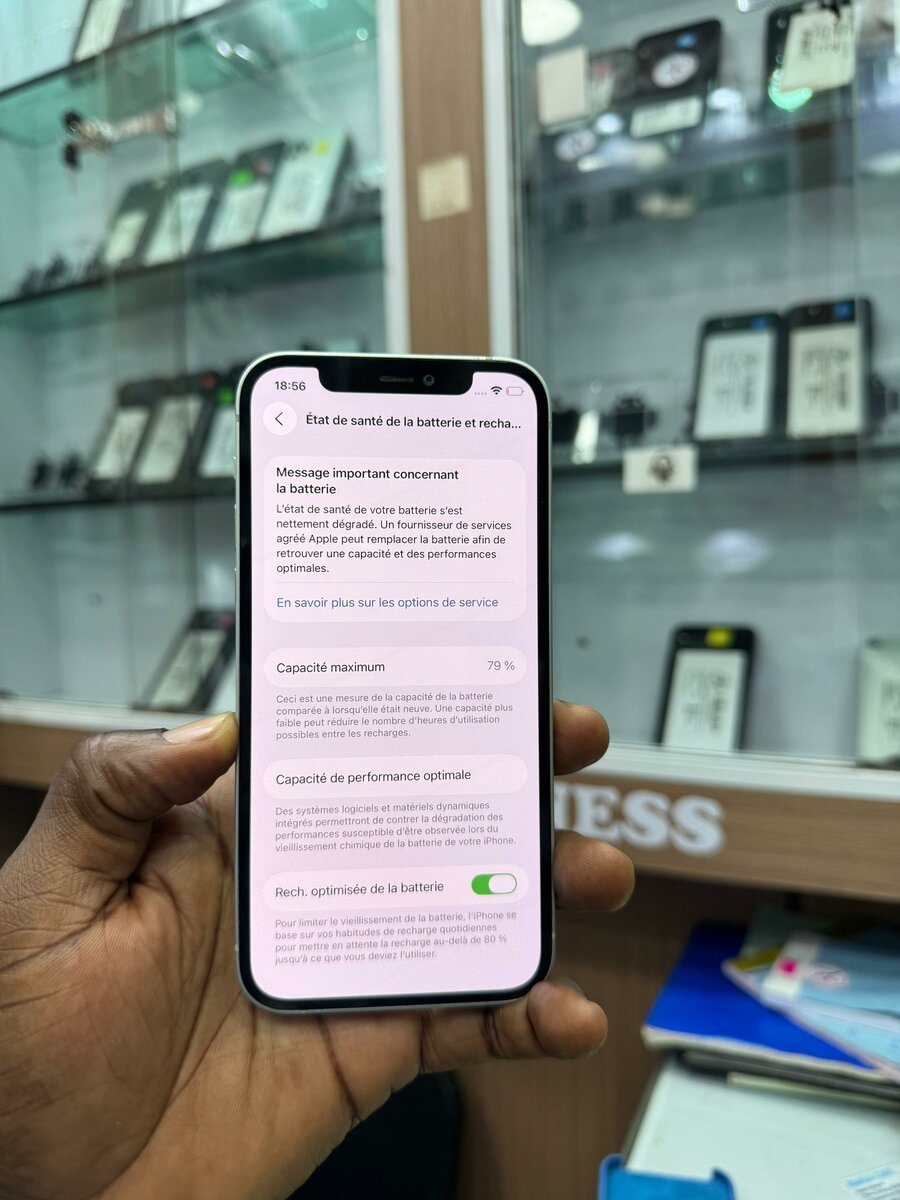 iPhone 12 simple 64Go tout est