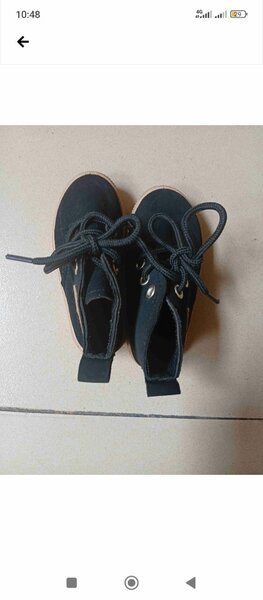 Bottines noires en cuir pour enfants