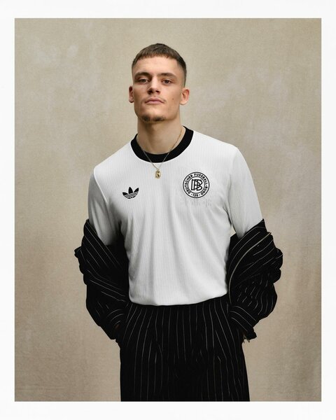 T-shirt Adidas collection