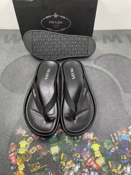 Fendi flat slippers