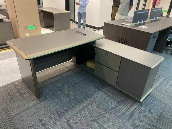 Bureau moderne avec rangement