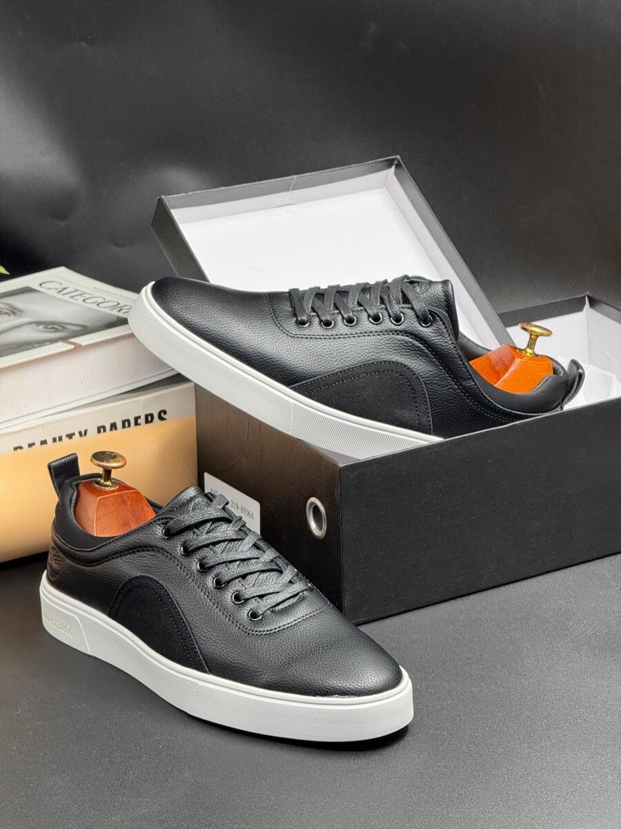 TIMBERLAND BLACK AND WHITE