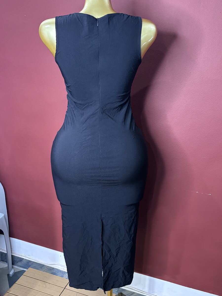 Robe moulante noire élégante