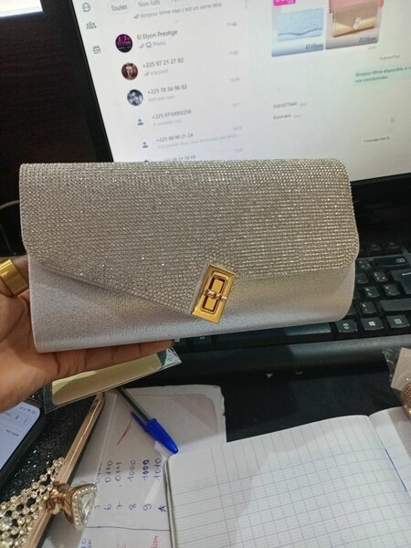 Pochette à strass élégant