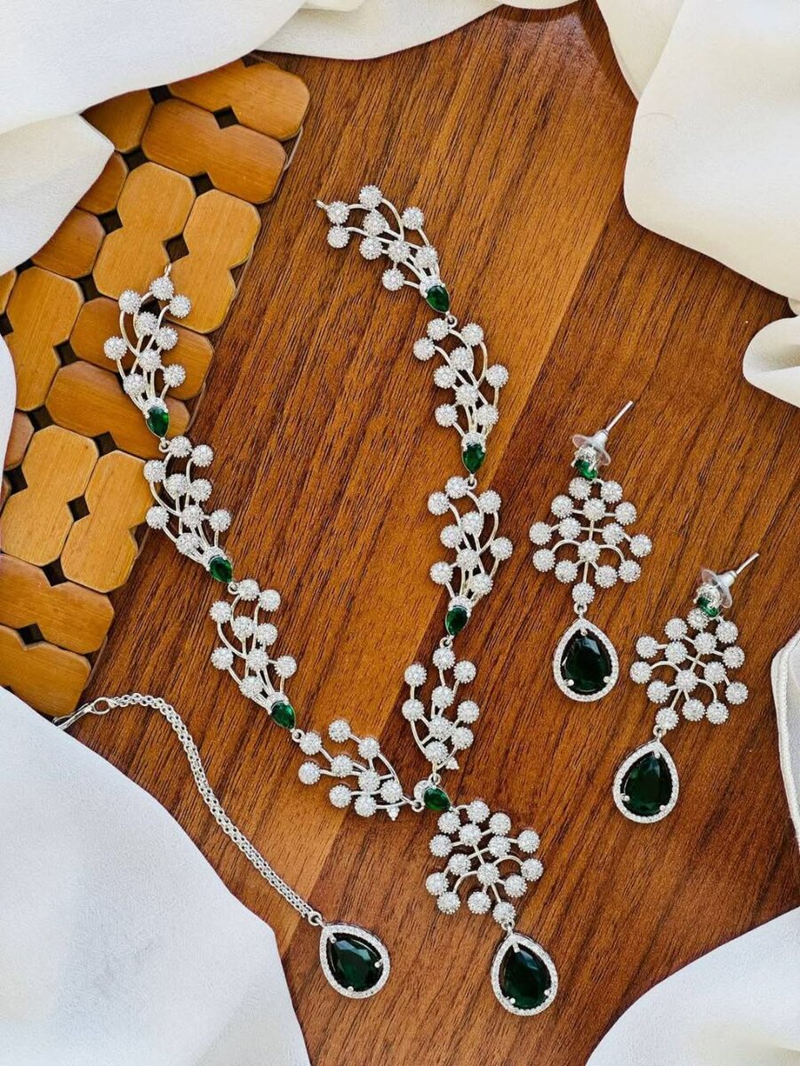 Ladies wedding set Necklace and earrings