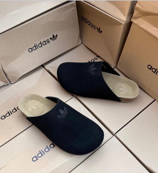 Sabots en daim adidas stylés